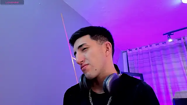 Snapshot of Un_Sluttyy chatting on December 17, 2025, 11:38 am Un Sluttyy online show from December 17, 2025, 11:38 am