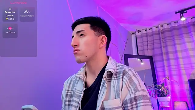 Snapshot of Un_Sluttyy chatting on December 19, 2025, 11:39 am Un Sluttyy online show from December 19, 2025, 11:39 am