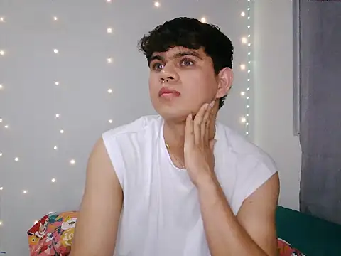 Snapshot of Swetty_diamon chatting on November 11, 2025, 4:34 am Swetty diamon online show from November 11, 2025, 4:34 am