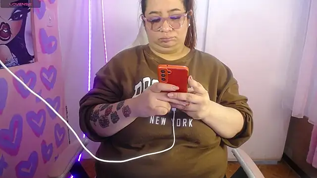 Snapshot of kattybbwbigboobs_ chatting on January 7, 2026, 6:43 pm kattybbwbigboobs online show from January 7, 2026, 6:43 pm