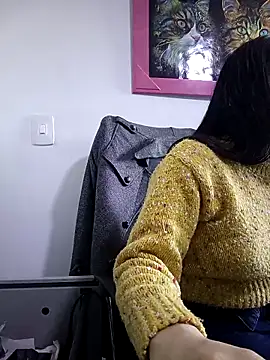 Snapshot of emilygrooe chatting on February 17, 2026, 8:37 pm emilygrooe online show from February 17, 2026, 8:37 pm