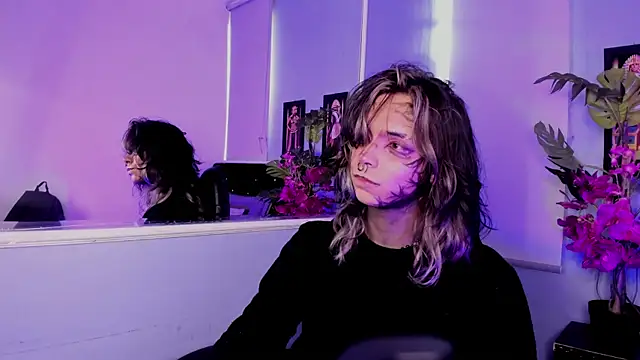 luxiel  online show from December 2, 2025, 8:04 pm