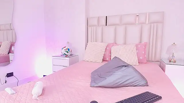 Snapshot of alanarose18 chatting on June 24, 2026, 7:13 pm alanarose18 online show from June 24, 2026, 7:13 pm