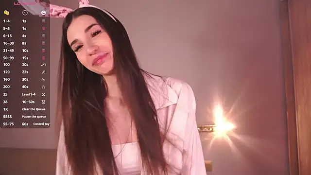 ShennaKoerper online show from December 14, 2025, 7:58 am