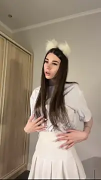 ShennaKoerper online show from December 17, 2025, 8:31 am