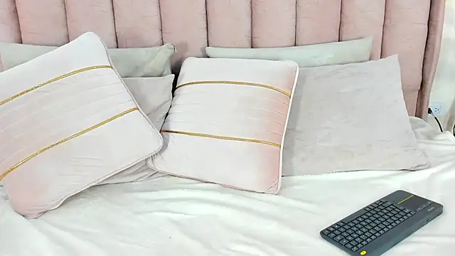 caro gemm online show from November 18, 2025, 5:34 am