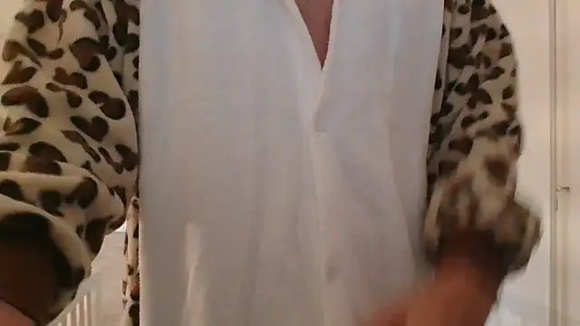 Snapshot of CuteDaddy92 chatting on December 16, 2025, 9:03 am CuteDaddy92 online show from December 16, 2025, 9:03 am