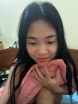 Lynly k2 online show from April 2, 2026, 1:47 am