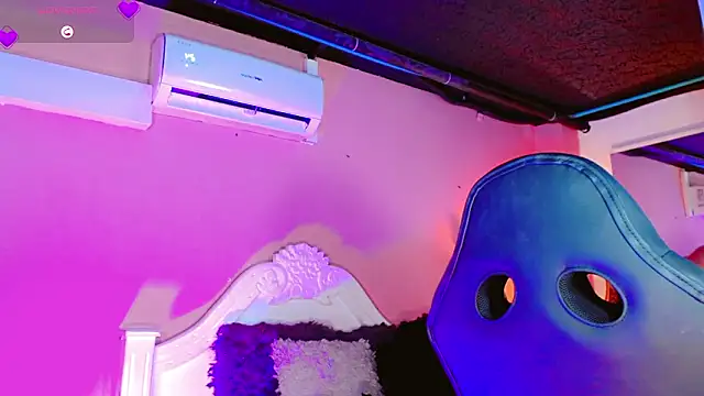 Snapshot of AnnaRouseQueen chatting on February 2, 2026, 8:29 pm AnnaRouseQueen online show from February 2, 2026, 8:29 pm