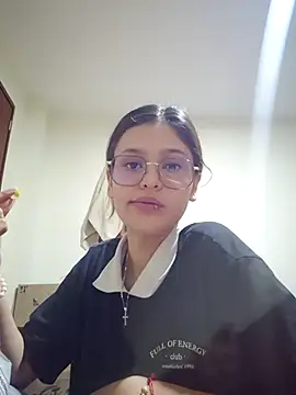 lili ra online show from November 10, 2025, 10:20 pm