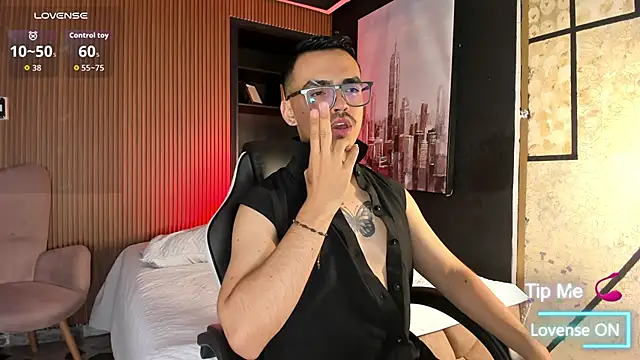 Snapshot of NicoKingg_ chatting on November 12, 2025, 1:39 am NicoKingg online show from November 12, 2025, 1:39 am