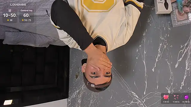 Snapshot of NicoKingg_ chatting on November 17, 2025, 3:23 am NicoKingg online show from November 17, 2025, 3:23 am