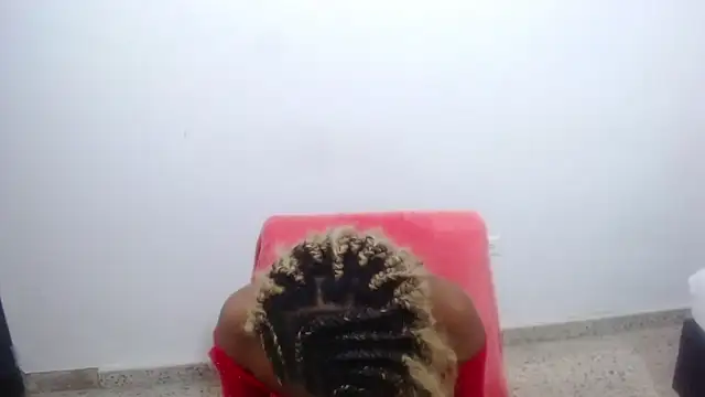 NiaOlsson  online show from November 8, 2025, 8:29 pm