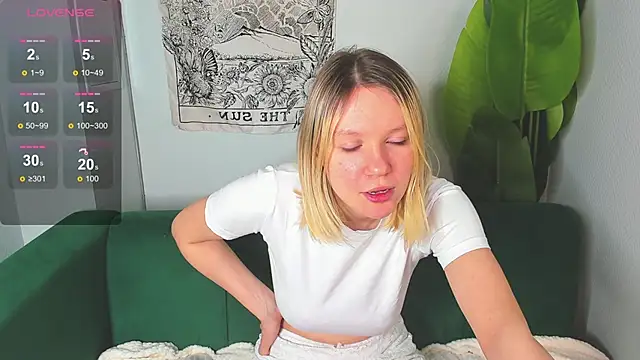 Monisees online show from December 14, 2025, 2:17 am