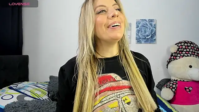 ariannawil online show from May 24, 2026, 4:28 am