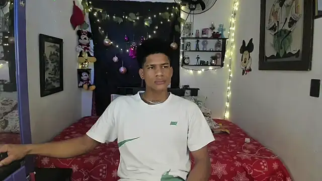 Snapshot of JUANBIGCOCK21CM chatting on December 18, 2025, 9:21 pm JUANBIGCOCK21CM online show from December 18, 2025, 9:21 pm