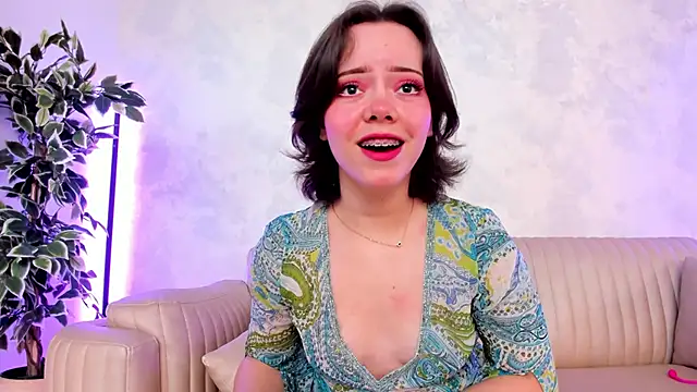 Snapshot of AnnaTylor chatting on December 2, 2025, 12:32 pm AnnaTylor online show from December 2, 2025, 12:32 pm