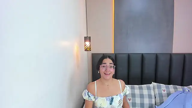 NicoletCherry   online show from December 13, 2025, 7:53 pm