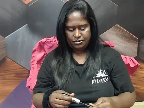 Snapshot of IndianDeluxe chatting on November 8, 2025, 5:01 pm IndianDeluxe online show from November 8, 2025, 5:01 pm