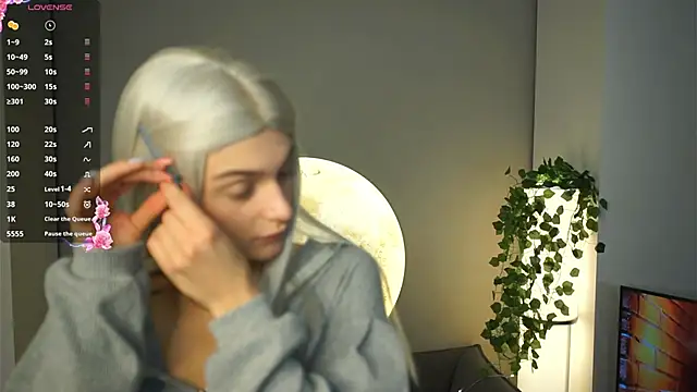 Snapshot of AdameShoyer chatting on December 3, 2025, 8:29 pm AdameShoyer online show from December 3, 2025, 8:29 pm