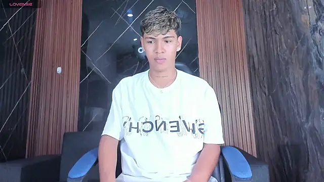 Timmy Kiing  online show from November 28, 2025, 8:33 pm