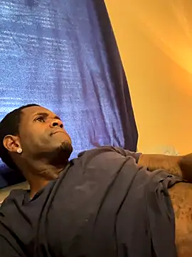 Snapshot of CrookedBeaut chatting on December 4, 2025, 6:16 pm CrookedBeaut online show from December 4, 2025, 6:16 pm