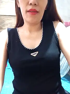 Snapshot of Hini68 chatting on November 15, 2025, 7:27 am Hini68 online show from November 15, 2025, 7:27 am