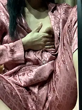 Snapshot of Tiny-122 chatting on January 15, 2026, 6:00 pm Tiny-122 online show from January 15, 2026, 6:00 pm