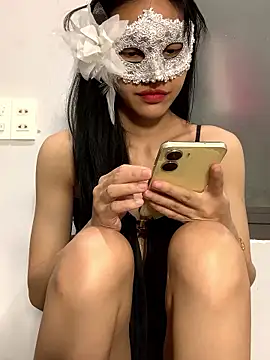 Snapshot of Tiny-122 chatting on January 18, 2026, 6:23 pm Tiny-122 online show from January 18, 2026, 6:23 pm