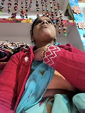 Snapshot of Hot_suini chatting on February 12, 2026, 2:23 pm Hot suini online show from February 12, 2026, 2:23 pm