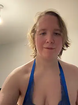 MollyWest  online show from November 13, 2025, 7:24 pm