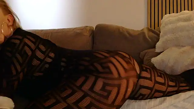 Snapshot of lorenarowena chatting on February 6, 2026, 3:15 pm lorenarowena online show from February 6, 2026, 3:15 pm