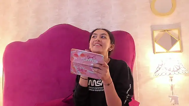 Snapshot of EllaEvanz chatting on February 28, 2026, 2:40 pm EllaEvanz online show from February 28, 2026, 2:40 pm