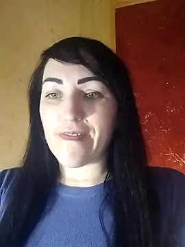 ArianaXFresh online show from December 3, 2025, 8:45 am