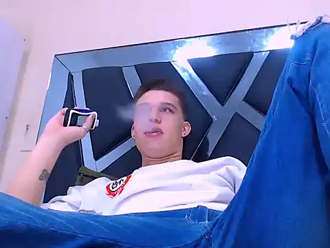 Liam York  online show from December 22, 2025, 8:39 pm