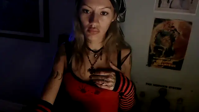 luxxylola online show from November 25, 2025, 12:05 pm