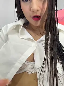 Snapshot of EmmiiGlow chatting on January 11, 2026, 2:27 am EmmiiGlow online show from January 11, 2026, 2:27 am