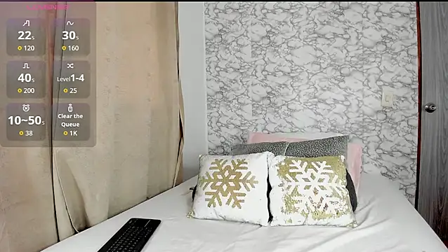 sofiaalarson online show from December 16, 2025, 2:22 pm