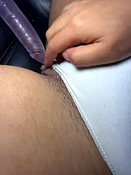 Couuple2004 online show from November 14, 2025, 1:10 pm