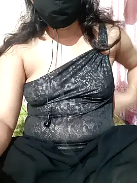 HotGirl23231 online show from November 24, 2025, 6:18 pm