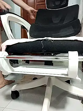 Em-mupmup online show from December 17, 2025, 5:35 am