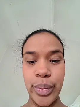 Snapshot of kyliecastell chatting on November 14, 2025, 2:16 pm kyliecastell online show from November 14, 2025, 2:16 pm