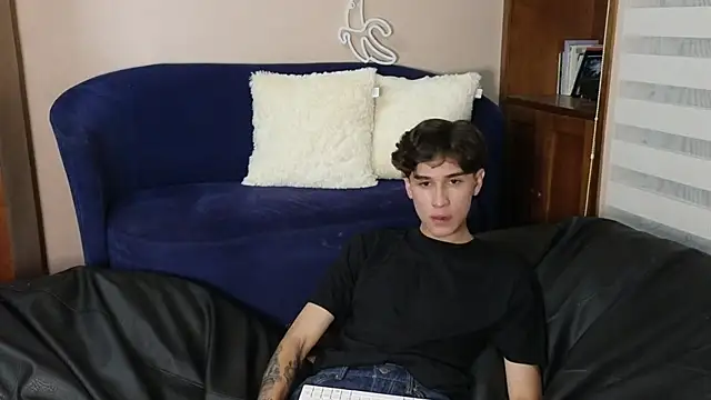 Derekswan online show from November 11, 2025, 11:38 pm