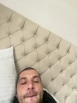 Snapshot of Kinkycouple142 chatting on March 6, 2026, 2:35 pm Kinkycouple142 online show from March 6, 2026, 2:35 pm