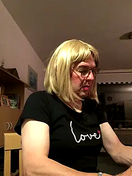 simone xdressing online show from October 1, 2025, 11:22 pm