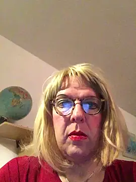 simone xdressing online show from November 2, 2025, 1:30 am