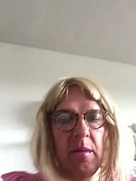 simone xdressing online show from June 7, 2026, 2:43 pm