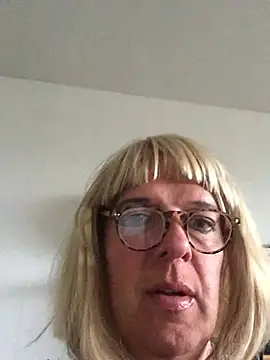 simone xdressing online show from June 10, 2026, 2:49 pm