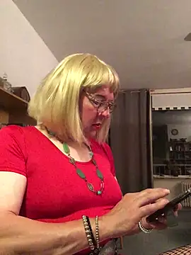 simone xdressing online show from June 16, 2026, 11:29 pm