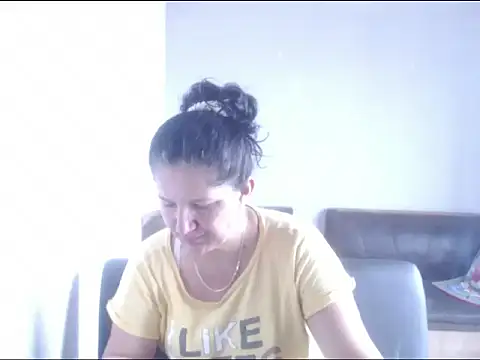 Sra Angelina online show from December 18, 2025, 4:13 pm